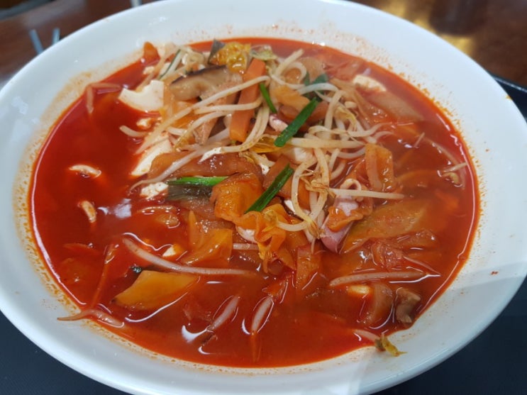  낙동강구미휴게소에서 순두부짬뽕밥 생등심돈까스 믹고왔어요!