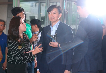 조국 동생, 웅동학원에 "공사비 51억 달라" 소송 내 승소했을 때 처제가 행정실장 근무 조국 동생, 웅동학원에 "공사비 51억 달라" 소송 내 승소했을 때 처제가 행정실장 근무
