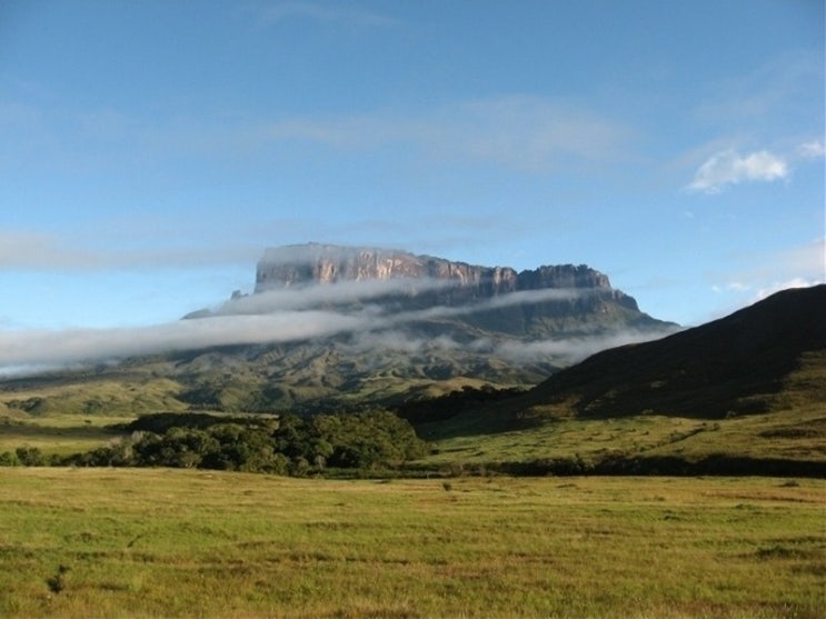  신비로운 산 남미 로라이마산  Mountain Roraima. Table Mountain