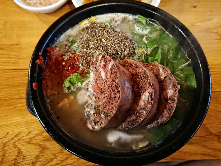  서울 미근동/서대문역 '아바이왕순대' 순대국