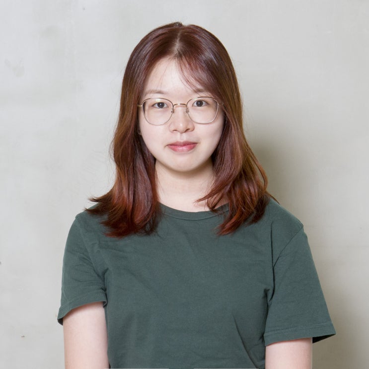  중간 머리 스타일을 선샤인 레드+오렌지로 염색하기.