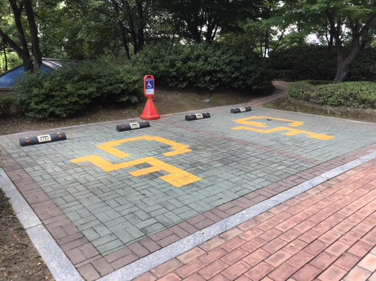  가끔 불편하게 하는 행동들이 있죠? 내가 특히 싫어하는 비매너 행동을 알려주세요