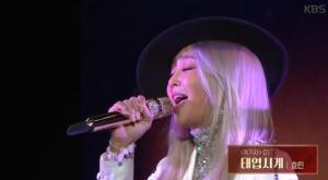 효린 꽃게 , 꽃게손 움직이는 동작으로 , 급부상해 , 옆으로 걷는 효린 꽃게 , 꽃게손 움직이는 동작으로 , 급부상해 , 옆으로 걷는