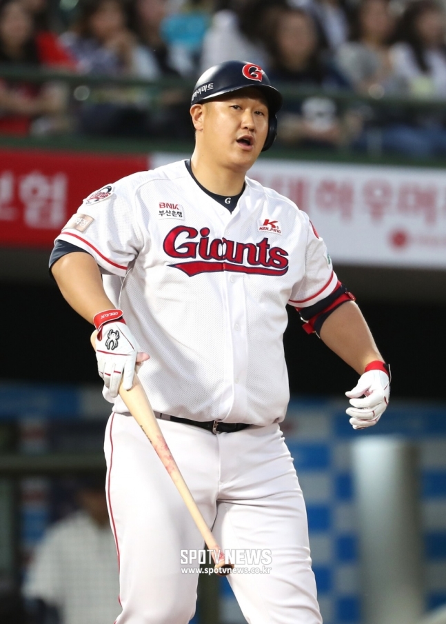  <8월30일> [스포티비뉴스-스포츠타임 톡] "리빌딩 아니다" 공필성 대행, 이대호 바라보는 안타까운 시선
