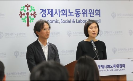 연금개혁안 나왔다···보험료 3%p 올리고 소득대체율 40→45% 연금개혁안 나왔다···보험료 3%p 올리고 소득대체율 40→45%