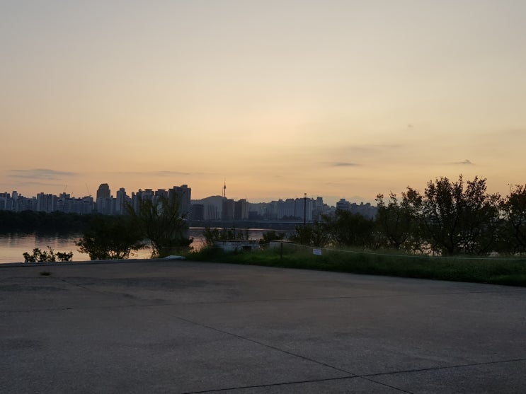 한강에서 바라본 남산 해돋이 한강에서 바라본 남산 해돋이