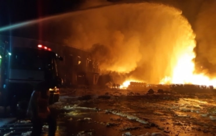 충주 접착제 공장 화재…8명 중경상·1명 실종