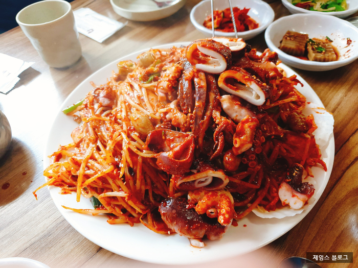  일상 / 벌초 하러가기 / 김영희강남동태찜 / 자연한잎 의령망개떡 / 상남동 미스사이공