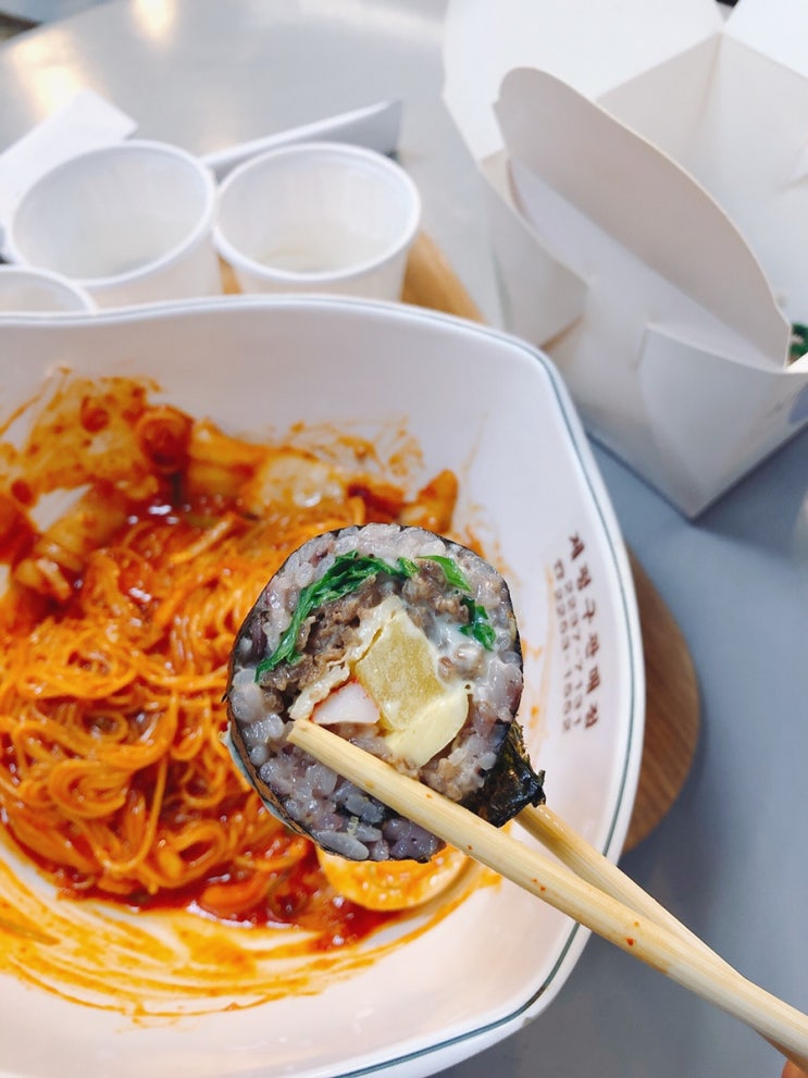  동대문/ 제일평화시장/ 제평구관매점/ 슈스스 비빔국수/ 서비스는 최악, 맛은 (분하지만) 최고...
