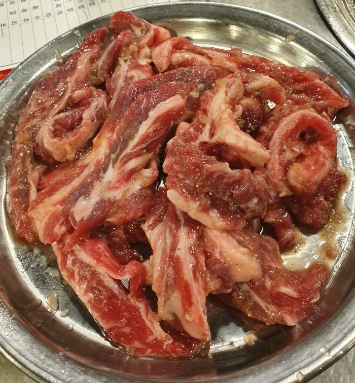  양념갈비살이 존맛탱인 홍대 철길왕갈비살