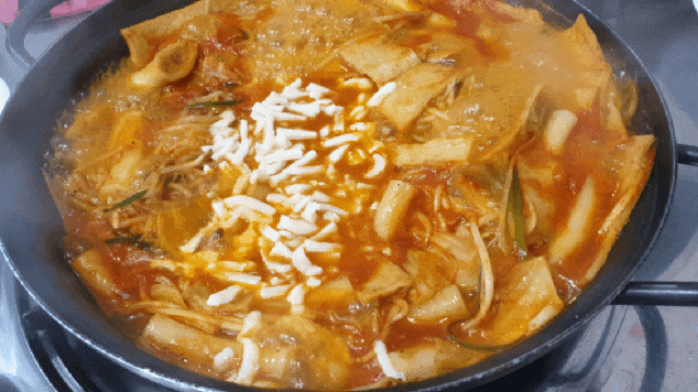  수원즉석떡볶이는 도라무통이 최고