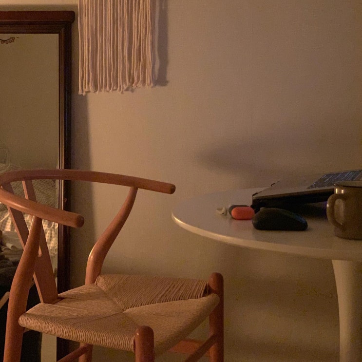 이케아 독스타st 화이트 원형 테이블/원목 라탄 의자 원룸 인테리어