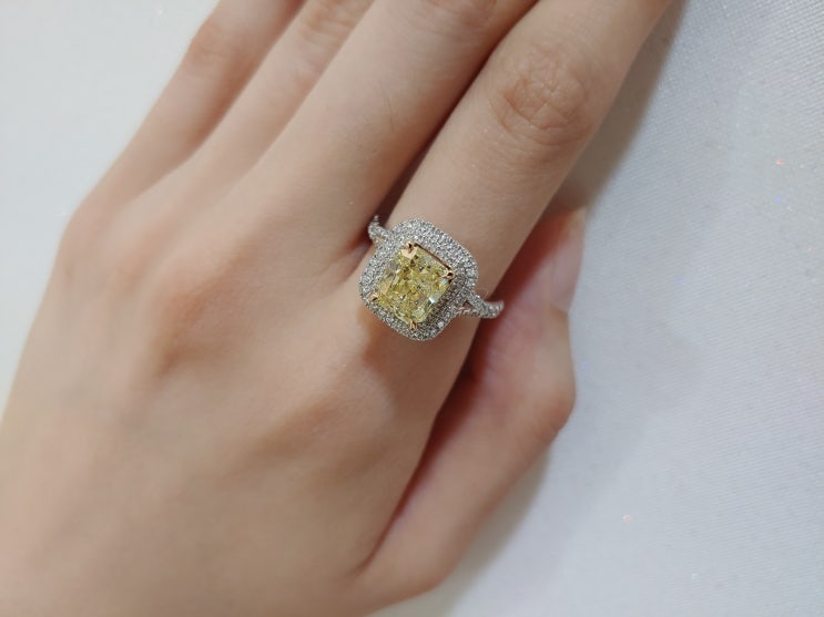  GIA 2캐럿  레디언컷 팬시 옐로우다이아몬드 티파니앤코 솔리스트 헤일로반지