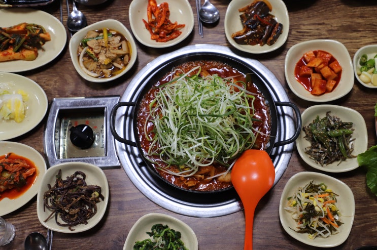  흑돼지 제주 두루치기 쌈밥이 맛있는 황부정!