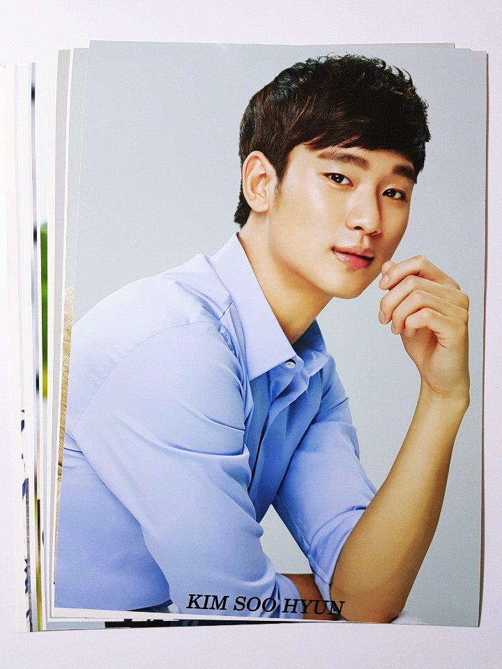  김수현 초고화질 포스터 12장+스티커1장(브로마이드) KIM SOO HYUN - 12 PHOTO POSTERS + STICKER SET
