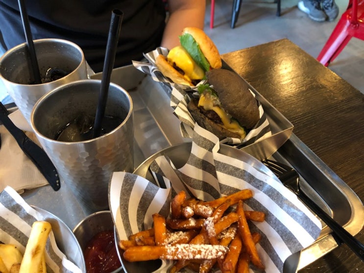  [화양동] 서울 광진구 건대입구역 맛집 푸짐한 미니 수제버거! SUPER SLIDERS 수퍼슬라이더스/아메리칸뷰티/매드맥스칠리/마틸다프롬도쿄/부바검프쉬림프/감자프라이/고구마프라이
