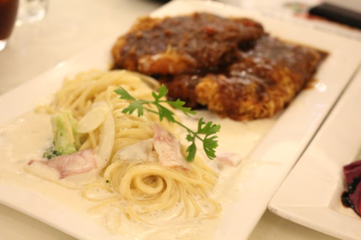  루스트 플레이스 : 가족 / 연인 외식하기 좋은 맛집