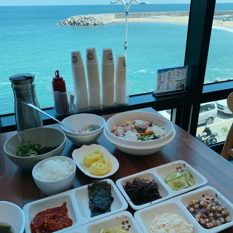  속초 봉포머구리집 :: 등대해변을 보며 먹는 물회 한 그릇