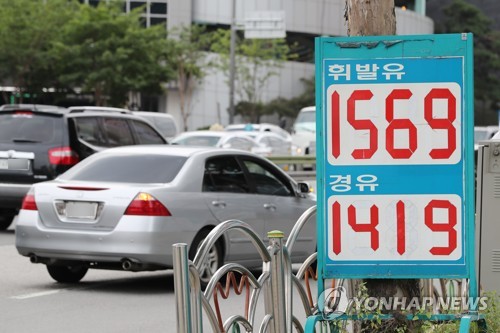 기름값 두고 업계 '시끌'…알뜰주유소 인센티브에 일반업자 반발 기름값 두고 업계 '시끌'…알뜰주유소 인센티브에 일반업자 반발