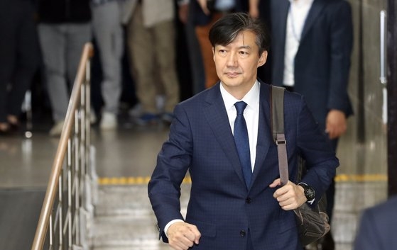  조국 "나도 논문 1저자 의아했다···딸이 영어 잘해 해준 듯" (국회 조국 대국민 기자간담회, "저희 아이가 놀랍도록 열심히 해, 영어로 정리한 기여를 크게 생각해 제1저자로")