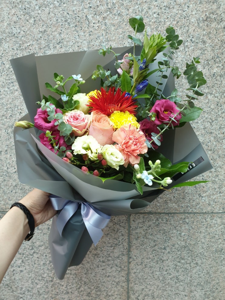 [광화문꽃집, 광화문꽃배달] 에리카플라워에서 남성분이 받으신 기념일 행사 꽃다발