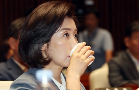 한국당 "조국, 명백한 거짓말"…3일 오후 2시 반박 언론간담회  