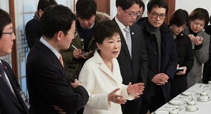  사상 초유 '조국 간담회'…8시간 '마라톤' 문답...대한민국 기자들의 민낯을 보다.
