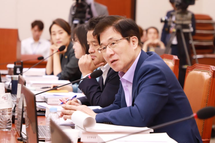  이정옥 여성가족부 장관 후보자 인사청문회가 열렸습니다