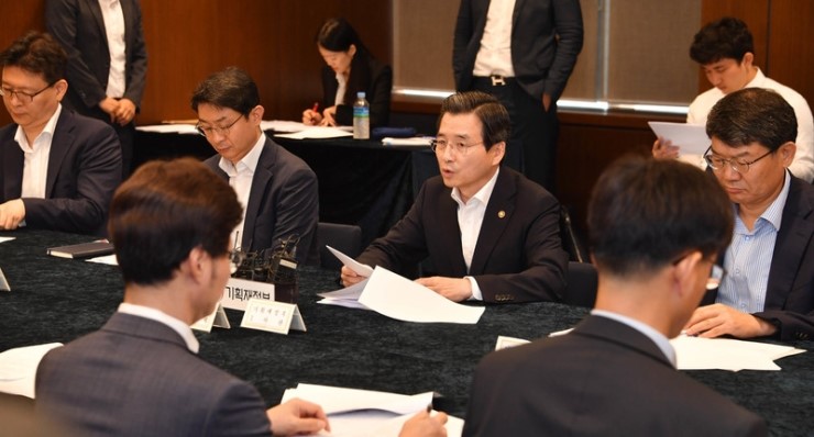  사상 첫 '마이너스 물가' 물가당국 "디플레이션 아니야"