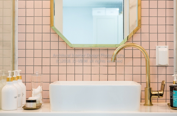 화장실 세면대 인테리어 - 다양한 스타일의 욕실도기의 설치로 편하게 욕실 사용하기