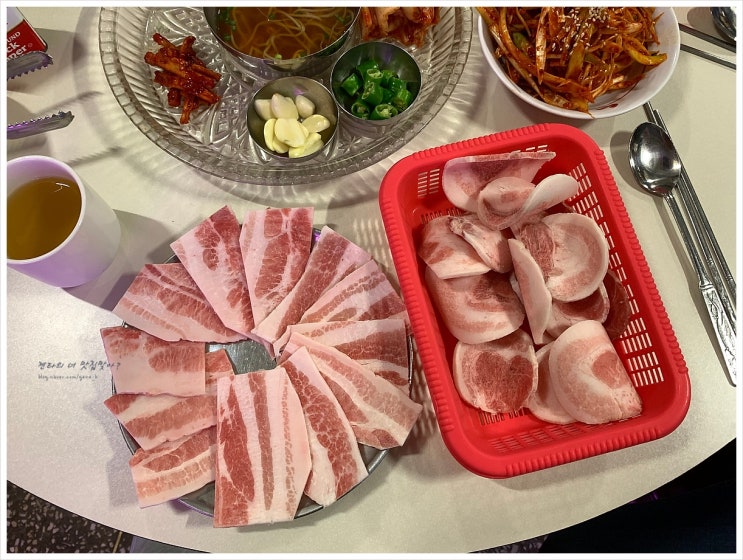  수요미식회 냉동 삼겹살 복고풍 분위기 추억의 8090 음악 합정동 냉삼 행진