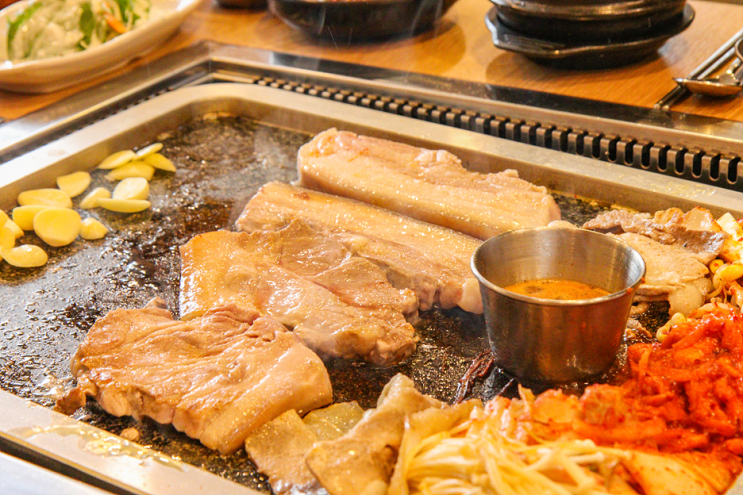  제주 서귀포 흑돼지 맛집 더덕도 나오는 섬돼지