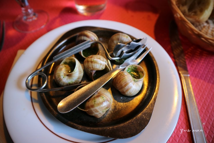프랑스 파리 달팽이 요리 에스카르고 'Flagrant Delice'