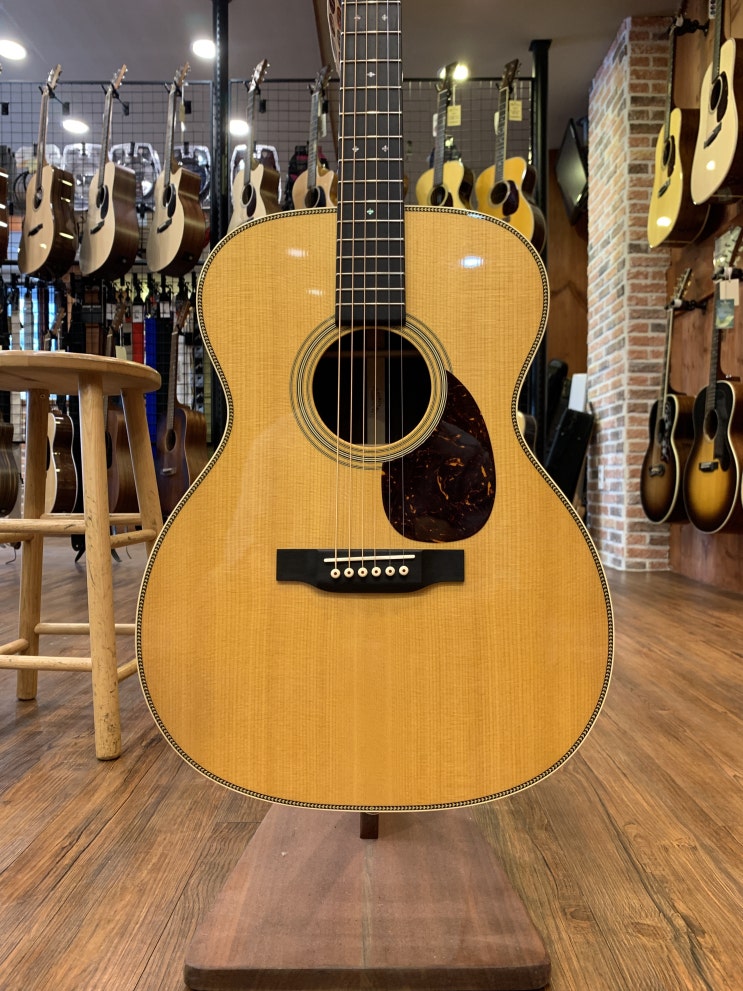  [위탁][중고] Martinguitar Re-imagined Standard OM-28E / 마틴 기타 신형 OM-28E