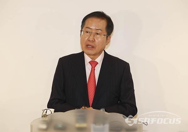  홍준표 “나경원, 여당 2중대 자처…야당 망치지 말고 사퇴하라”
