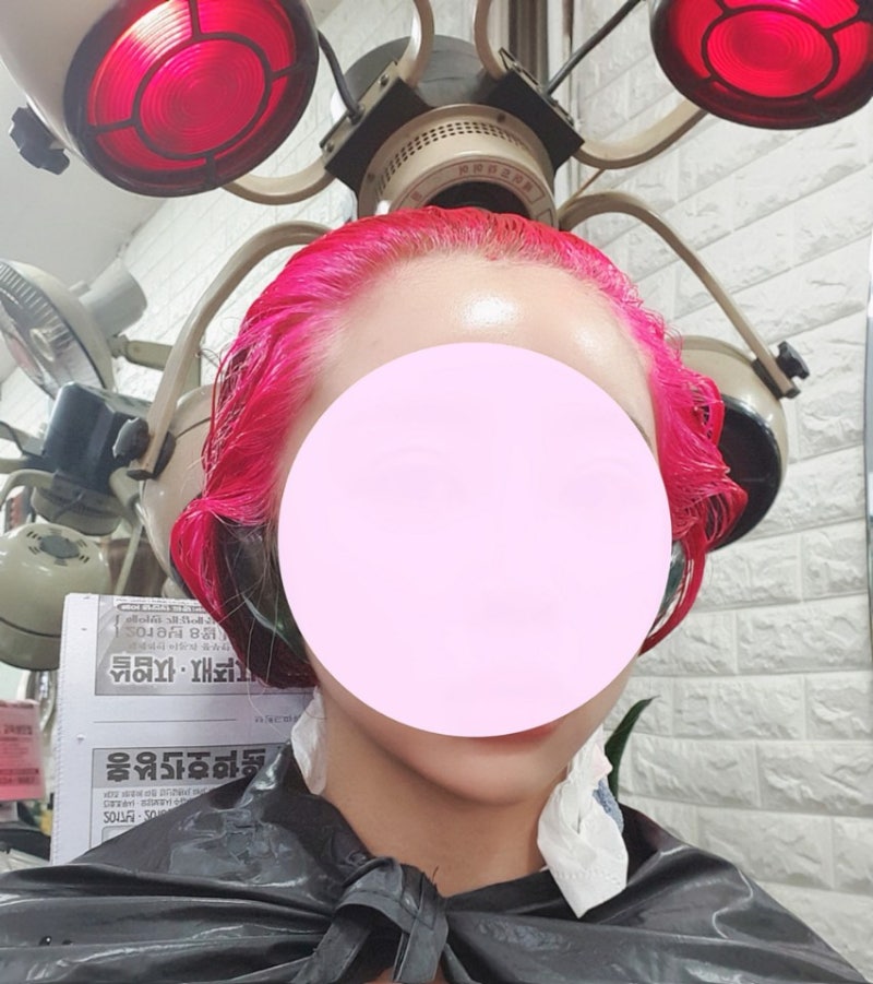 검은 머리 핫핑크 팁