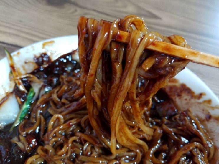  문경 맛집 작은 시골마을에 생활의 달인 맛집이 10m안에 2곳이나 있다.