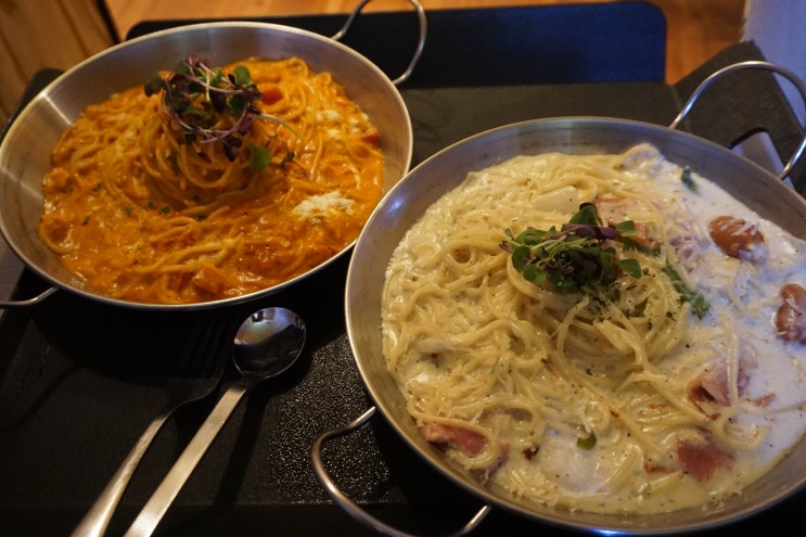  부천만화카페에서 맛있는 음식도 먹으며 이색데이트 하자! (핵스테이크)