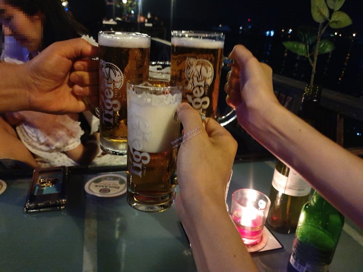 코타키나발루 디터치 마사지, 워터프론트 The Loft 맥주 즐기기.