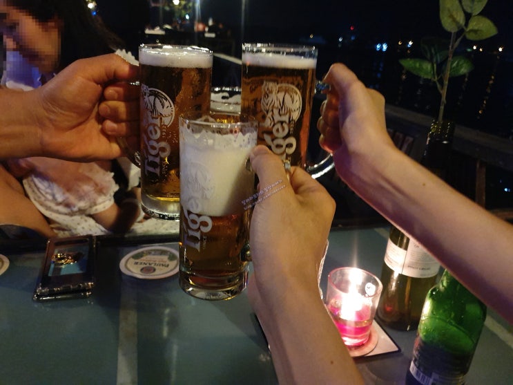  코타키나발루 디터치 마사지, 워터프론트 The Loft 맥주 즐기기.