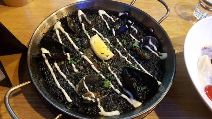  강남 친구모임 샹그리아 칵테일 함께 즐긴 스페인음식