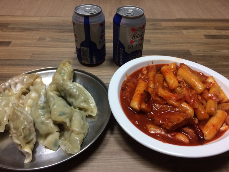  •축구친선경기보면서 맥주먹기 (떡뽂이 &만두)