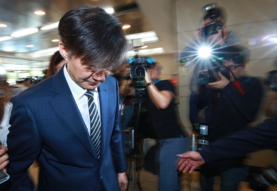  한국당, 조국 딸 부정입학 의혹 검찰 고발… 정국 고조