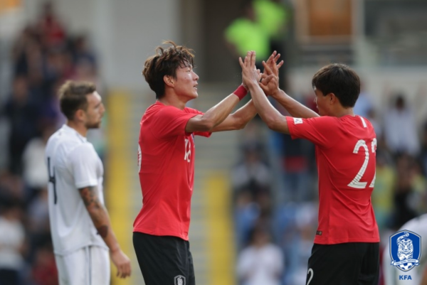 '황의조 멀티골' 한국, 조지아와 2:2 무승부...스리백 불안 노출 '황의조 멀티골' 한국, 조지아와 2:2 무승부...스리백 불안 노출