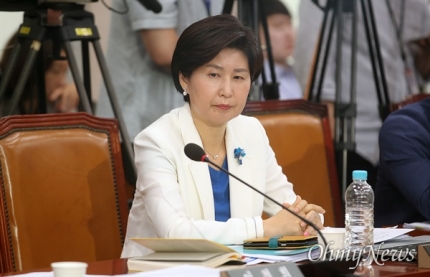 가짜뉴스 열거한 백혜련... 조국 "딸로선 감내 못할 고통" 가짜뉴스 열거한 백혜련... 조국 "딸로선 감내 못할 고통"