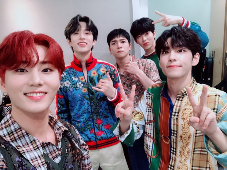   데이식스(day6) 4주년 콩츄 
