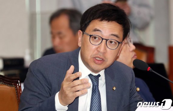 조국에 쓴소리 날린 금태섭, 與지지자들 집단 행동