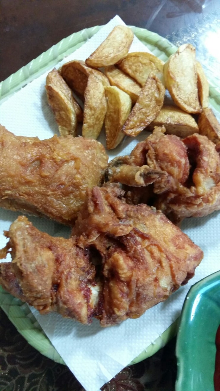  홈메이드  웨지 감자와  수제  통닭