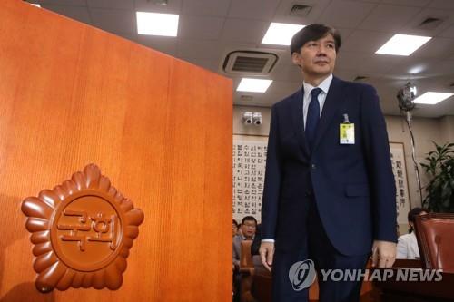 생중계된 '창과 방패' 대결, 곳곳서 '설전'…PPT·동영상 총동원 생중계된 '창과 방패' 대결, 곳곳서 '설전'…PPT·동영상 총동원