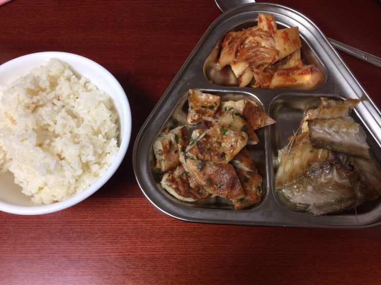 주말아침 간단하게~ 고등어자반, 김치,해물동그랑땡